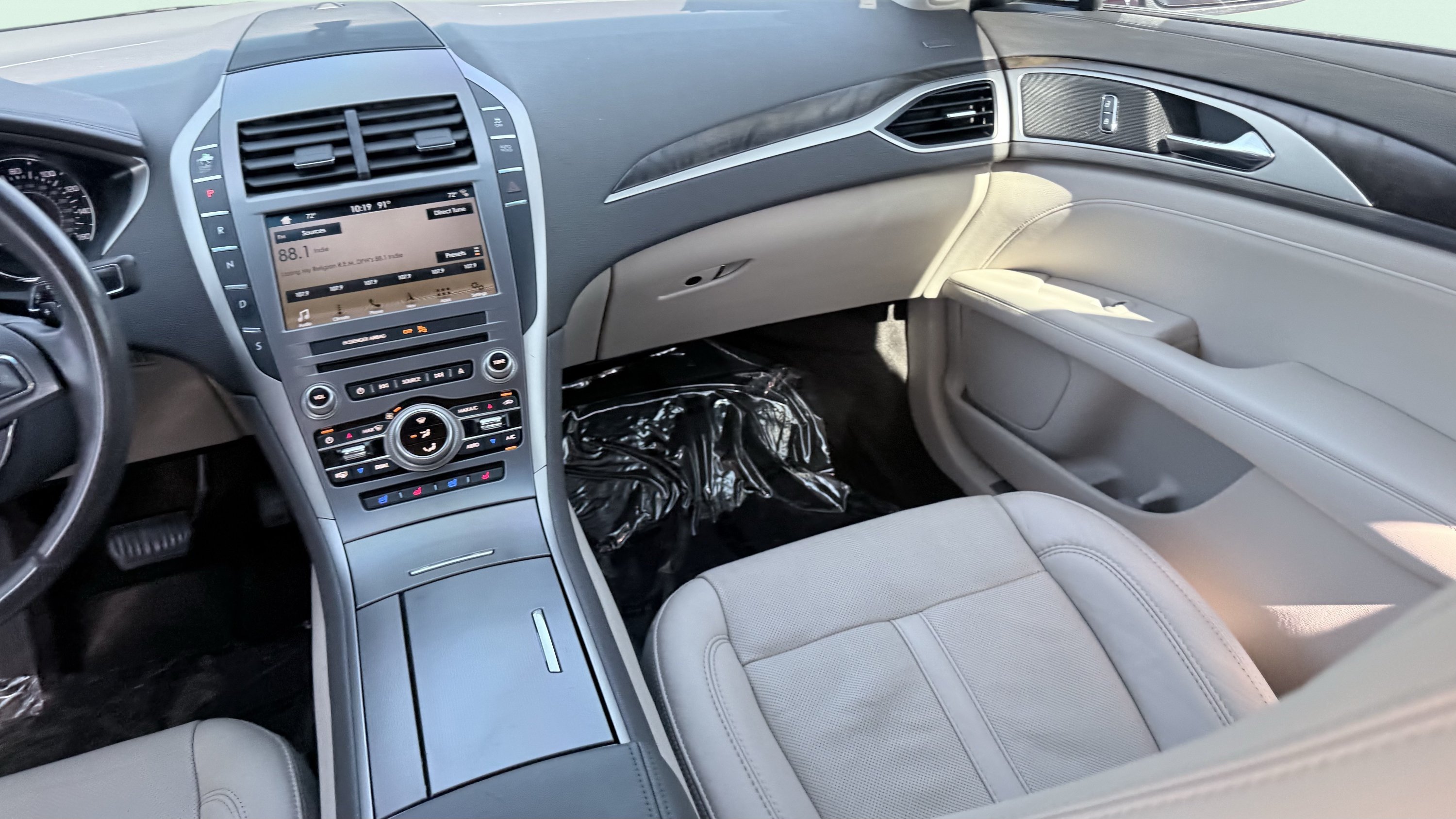 Used 2017 Lincoln MKZ Reserve FWD image 43