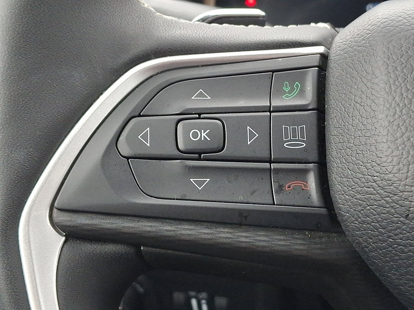 Used 2025 Jeep Grand Cherokee L Laredo w/ Luxury Tech Group I image 21