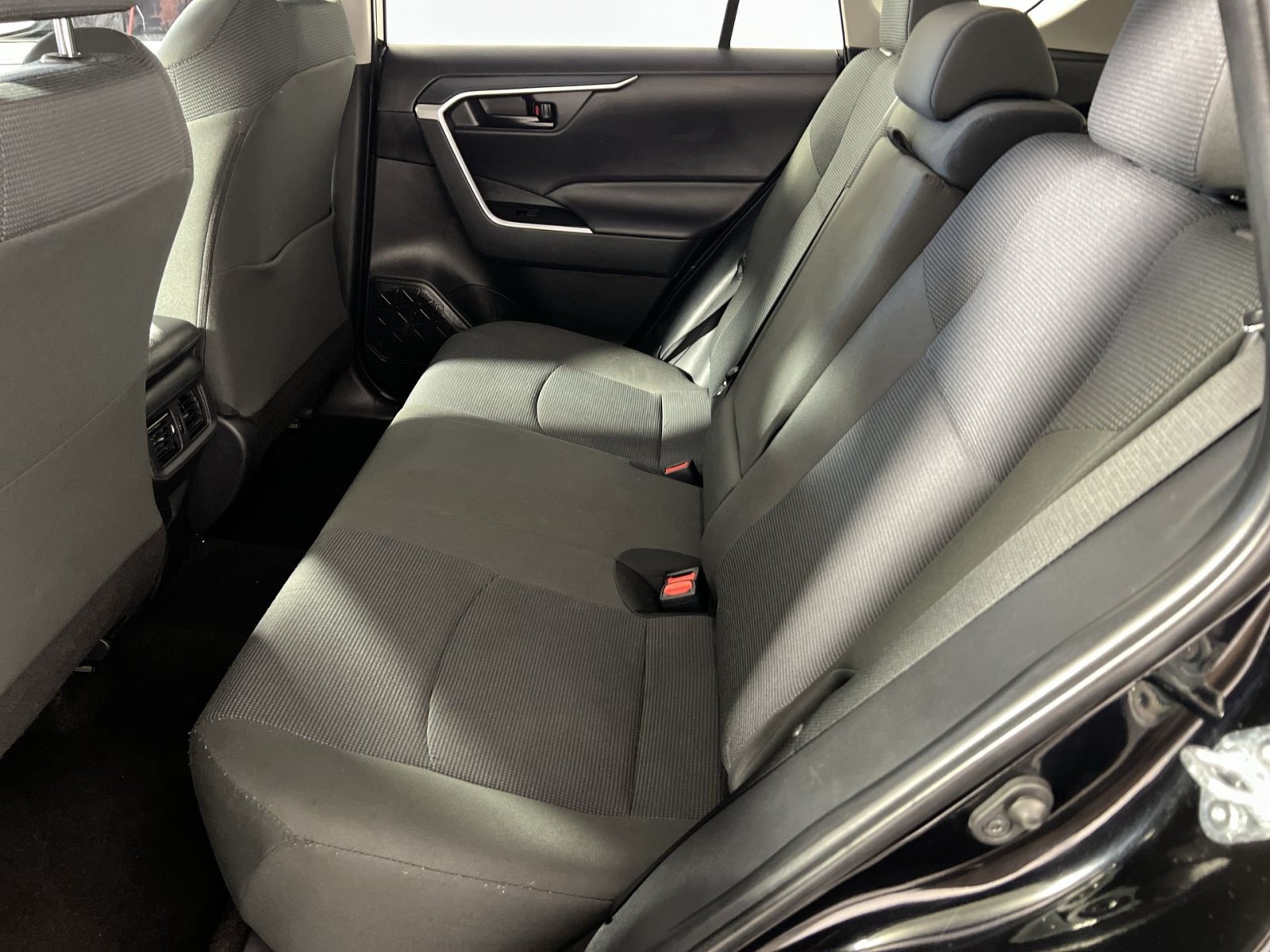 Used 2025 Toyota RAV4 LE AWD/4WD image 25