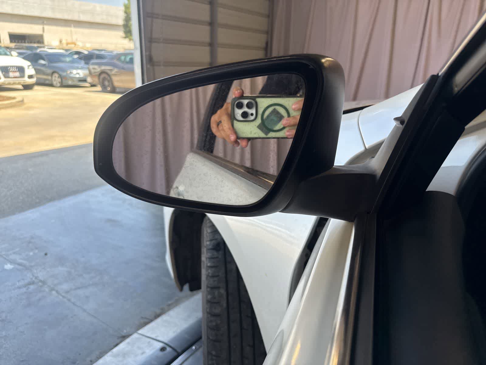 Used 2017 Toyota Camry SE FWD image 18