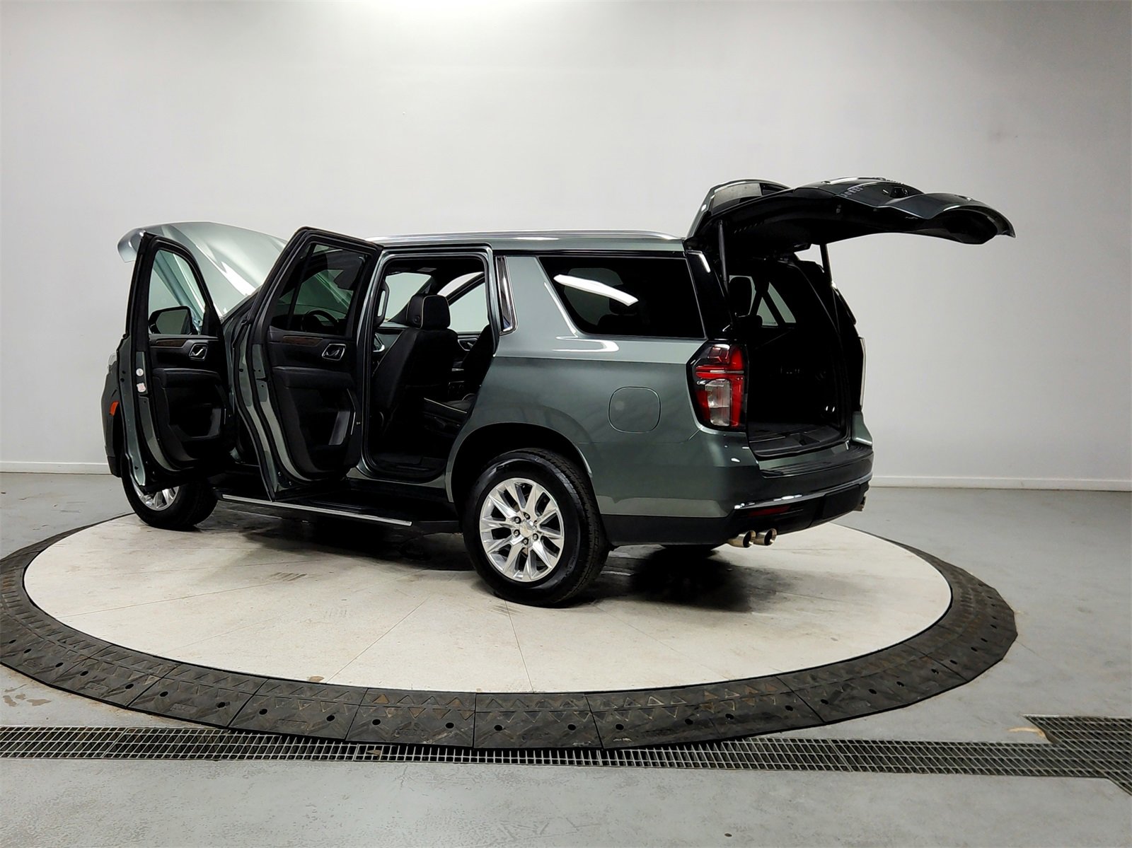 Used 2024 Chevrolet Tahoe Premier image 13