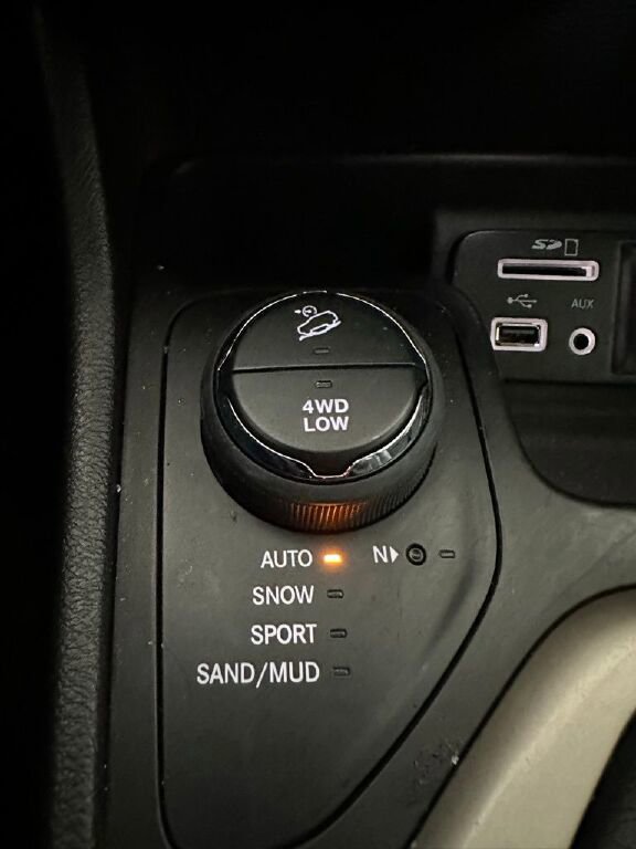 Used 2017 Jeep Cherokee Latitude w/ Safety/Convenience Group image 14