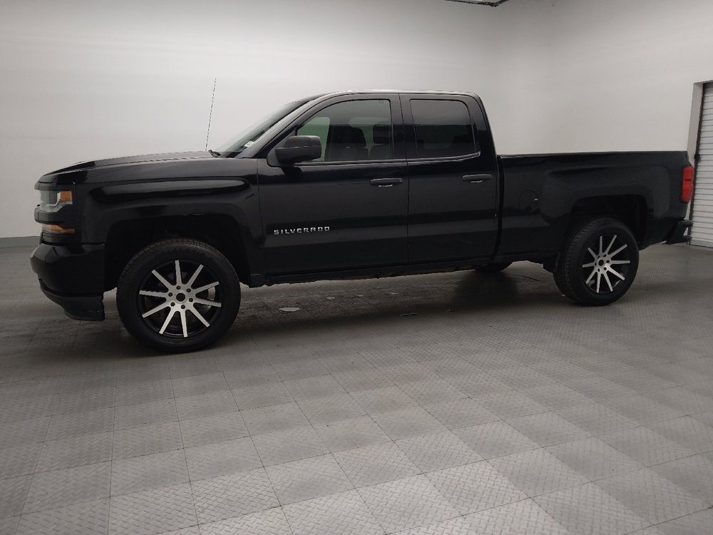 Used 2017 Chevrolet Silverado 1500 Custom w/ Custom Convenience Package RWD image 2