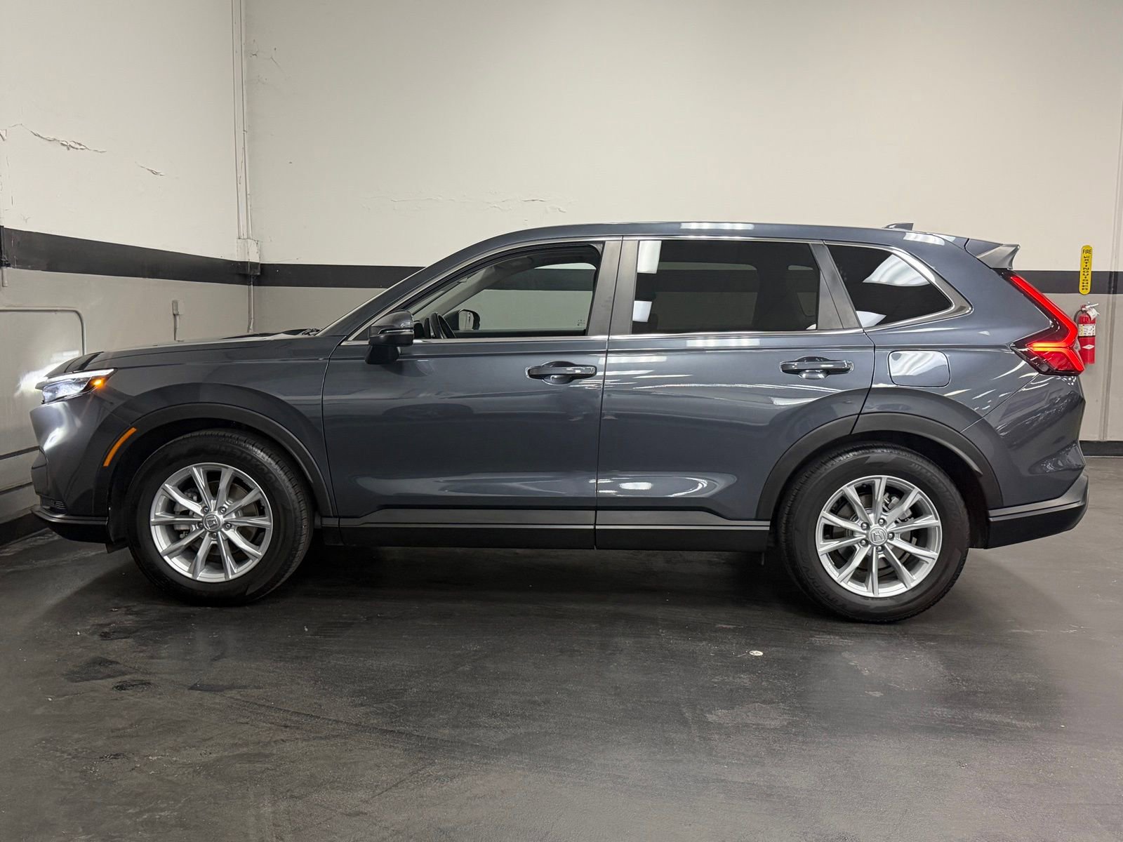 Used 2025 Honda CR-V EX-L image 9