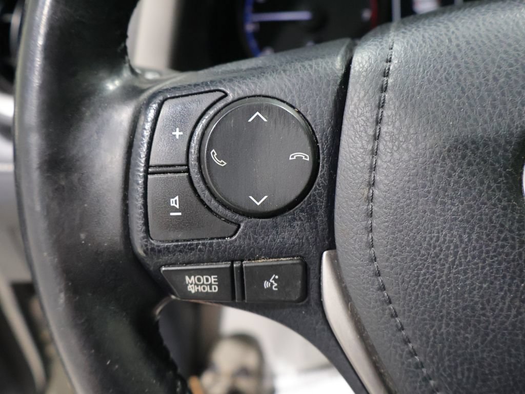 Used 2017 Toyota RAV4 XLE AWD/4WD image 31