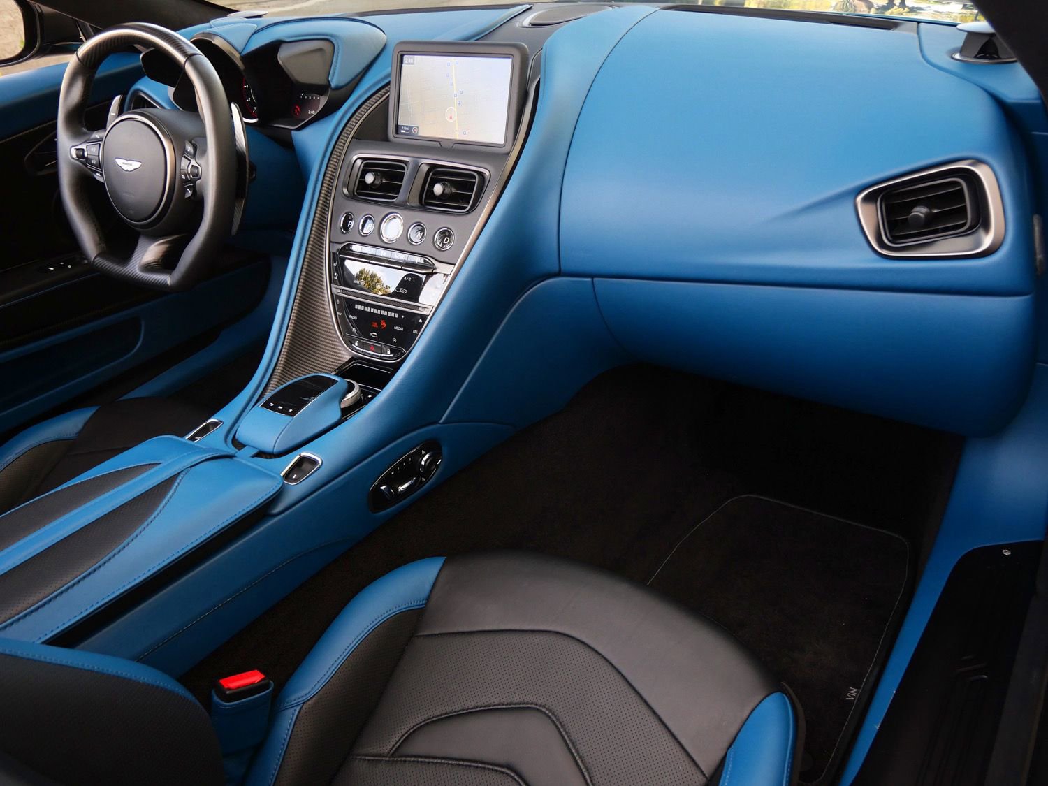 Used 2020 Aston Martin DBS Superleggera Volante image 31