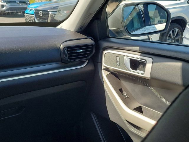 Used 2021 Ford Explorer XLT AWD/4WD image 4