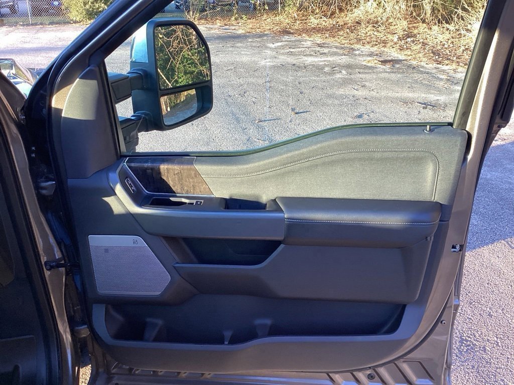 Used 2023 Ford F250 Lariat w/ Chrome Package image 27