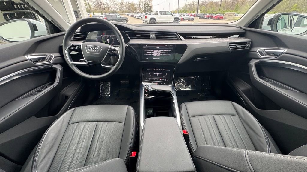 Used 2023 Audi e-tron Premium Plus image 14