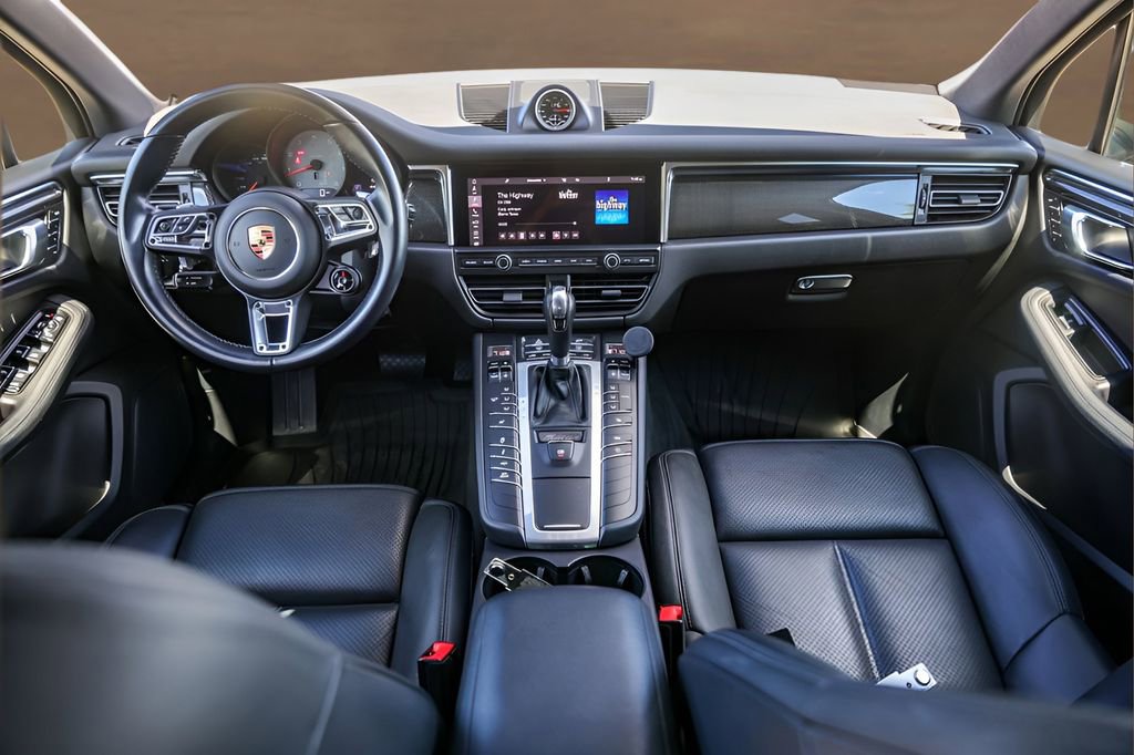 Used 2020 Porsche Macan S image 26