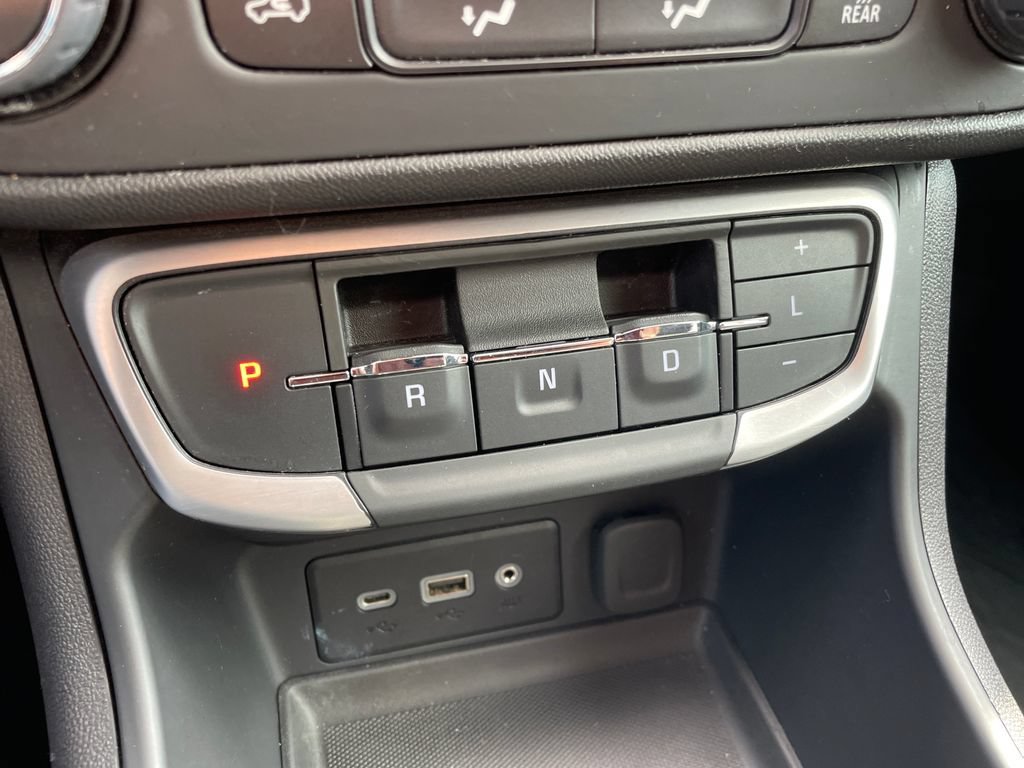 Used 2024 GMC Terrain SLE w/ LPO, Floor Liner Package FWD image 18