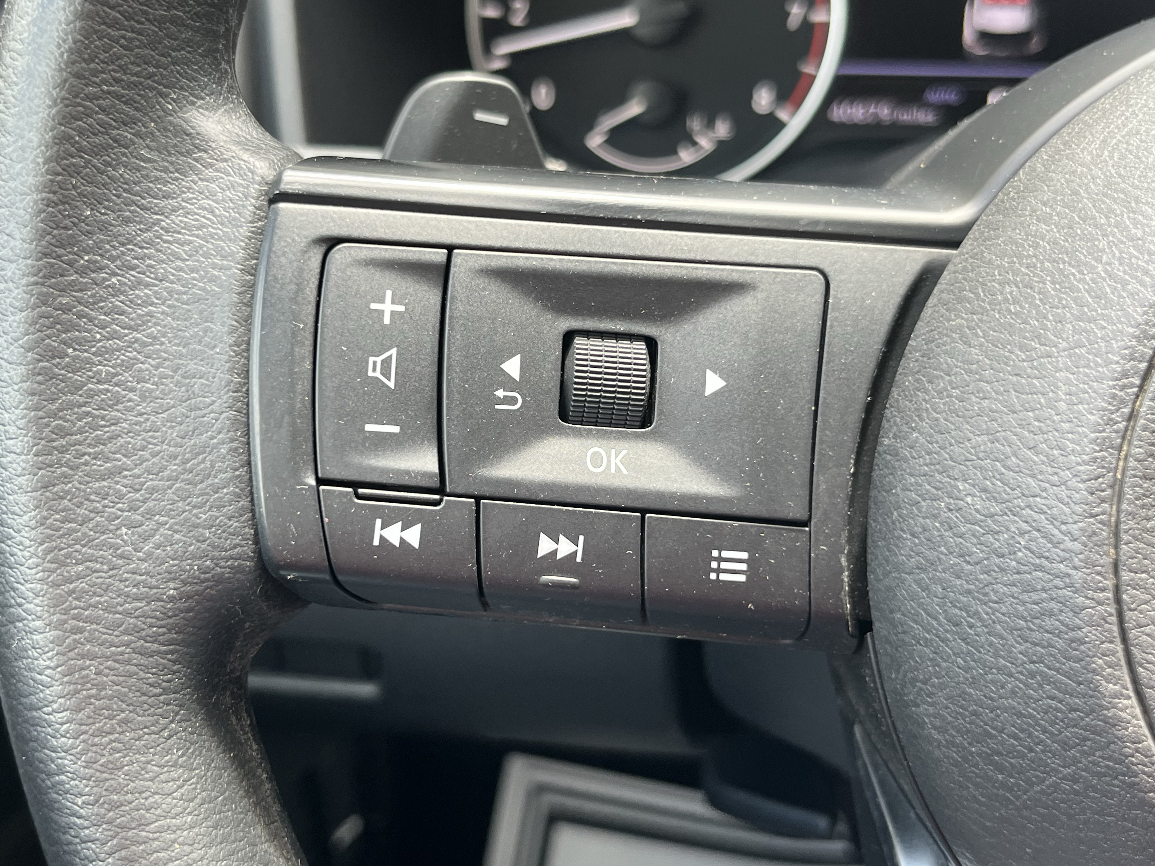 Used 2023 Nissan Rogue S AWD/4WD image 24