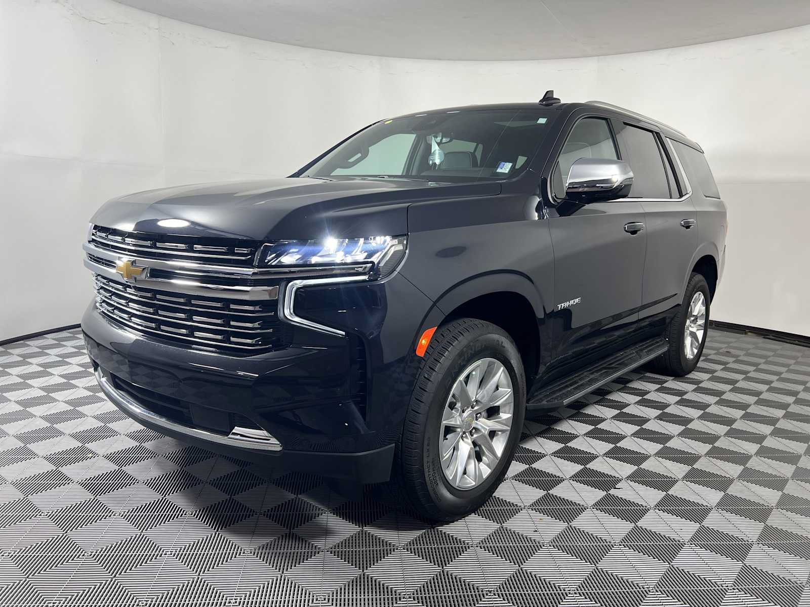 Used 2024 Chevrolet Tahoe Premier w/ Premium Package RWD image 3