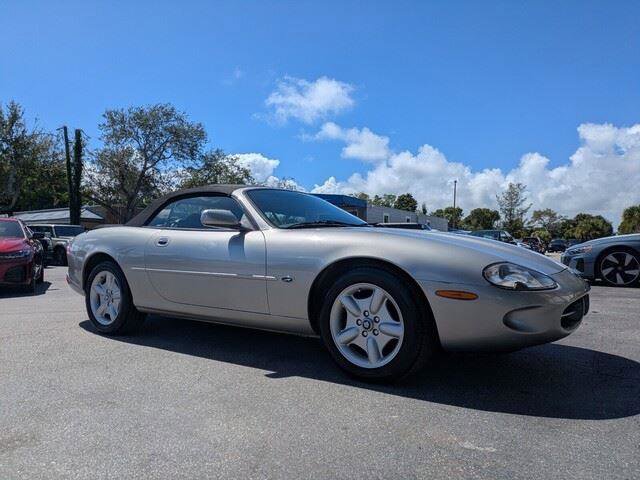 Used 1998 Jaguar XK8 Convertible image 10