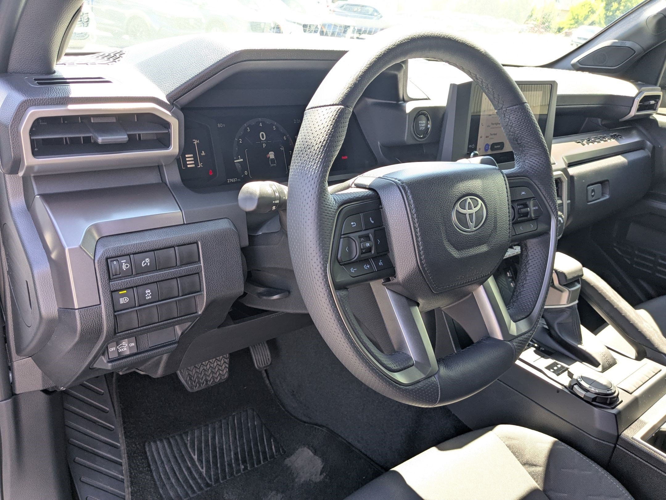 Used 2025 Toyota Tacoma SR5 AWD/4WD image 16