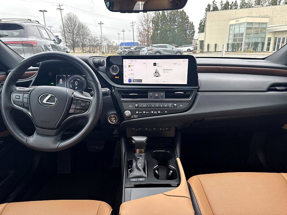 Used 2024 Lexus ES 300h w/ Premium Package image 19