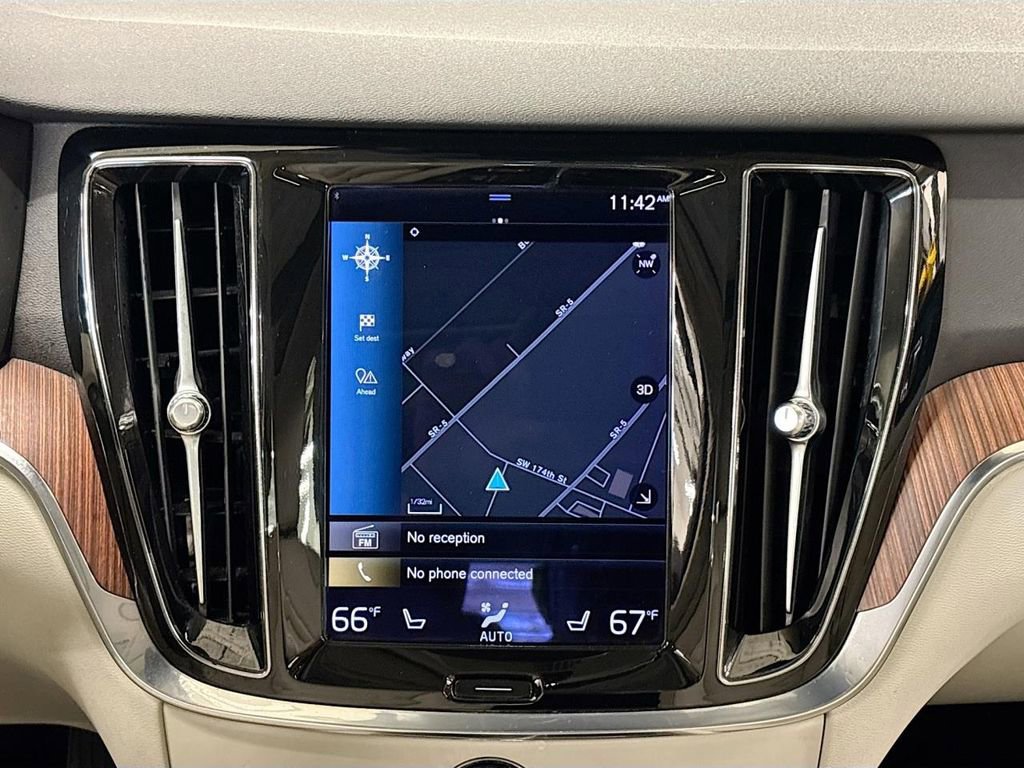 Used 2021 Volvo S60 T5 Momentum image 12