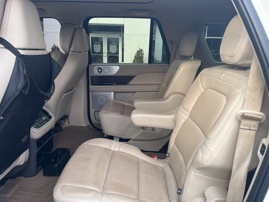 Used 2021 Lincoln Navigator L Reserve image 11