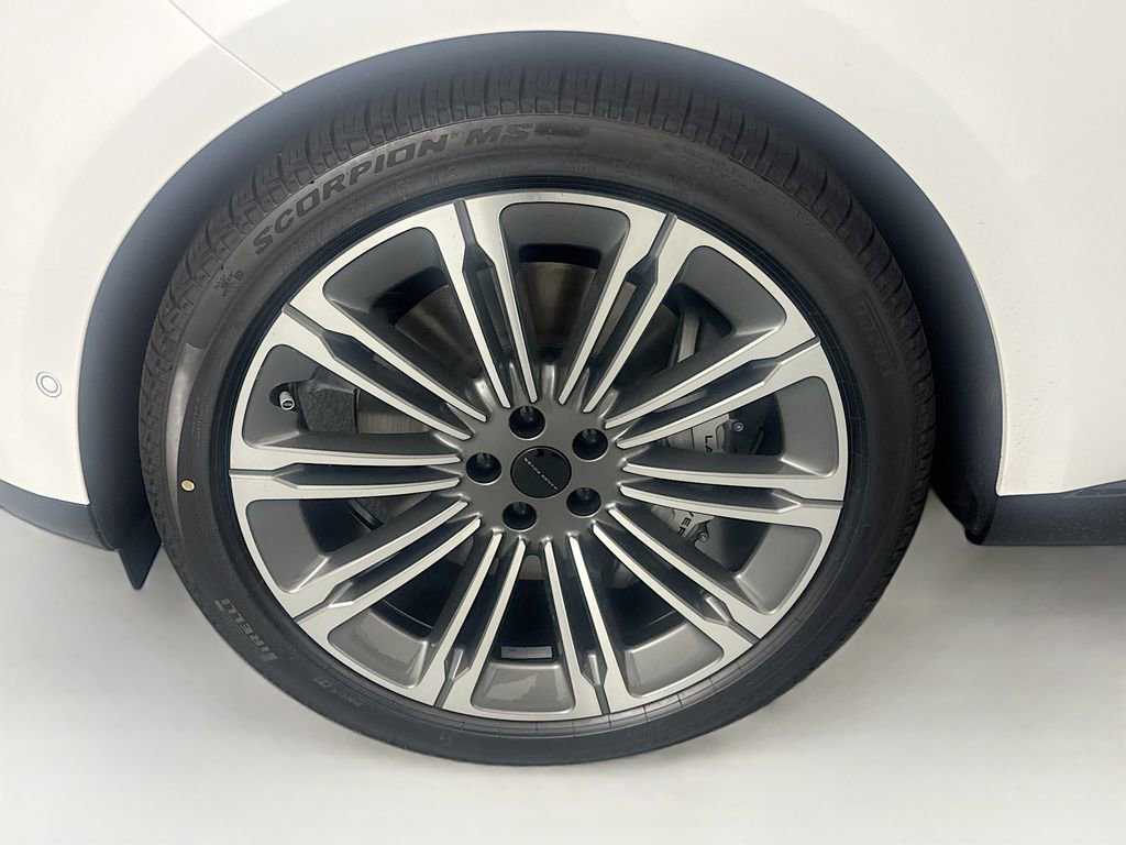 New 2026 Land Rover Range Rover Long Wheelbase SE image 30