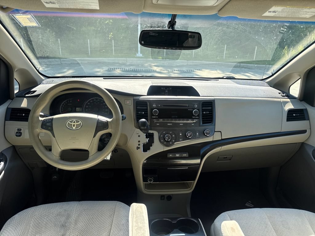Used 2011 Toyota Sienna LE FWD image 16