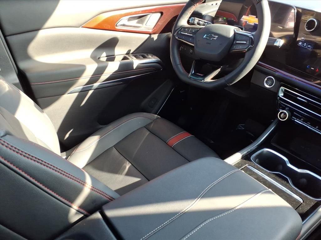 Used 2024 Chevrolet Traverse RS image 14