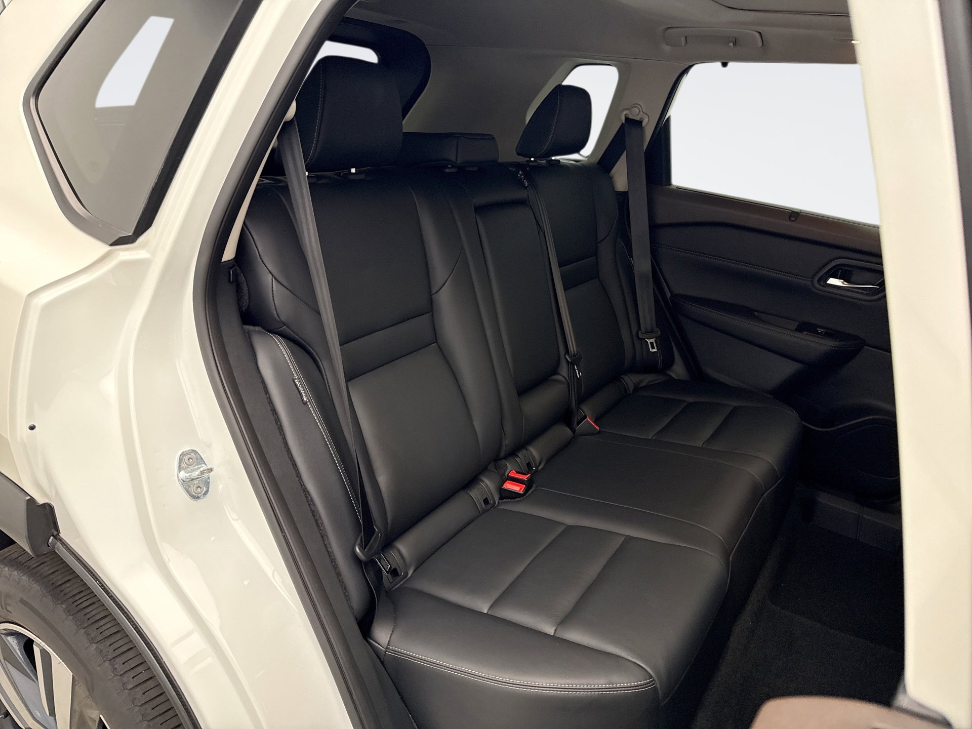 Used 2023 Nissan Rogue SL w/ SL Premium Package image 18