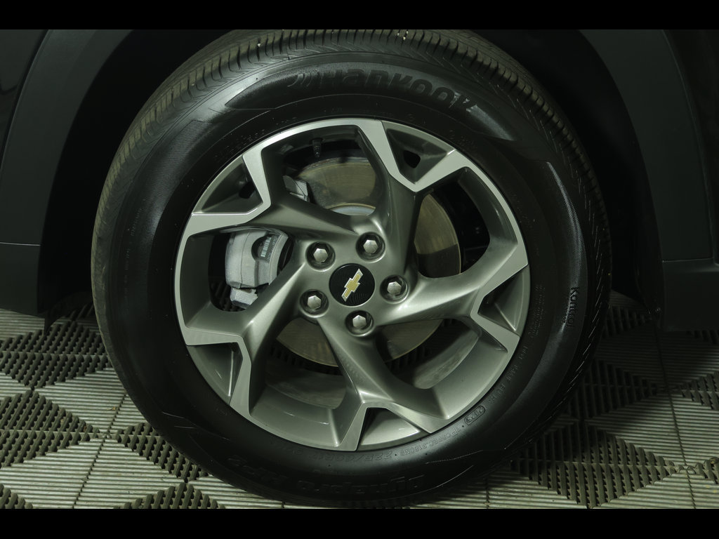 Used 2025 Chevrolet Trax LT FWD image 5