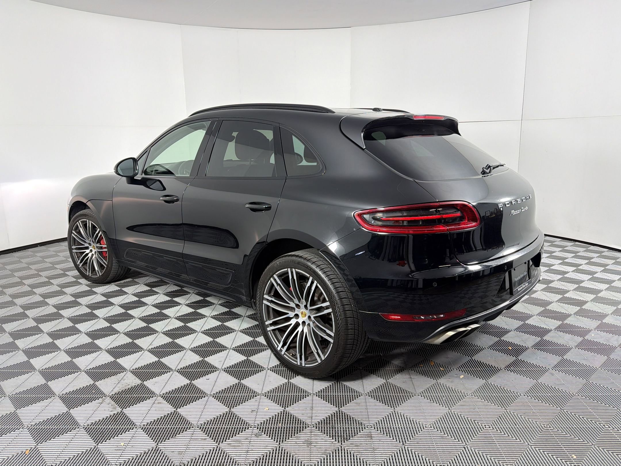 Used 2017 Porsche Macan Turbo AWD/4WD image 3