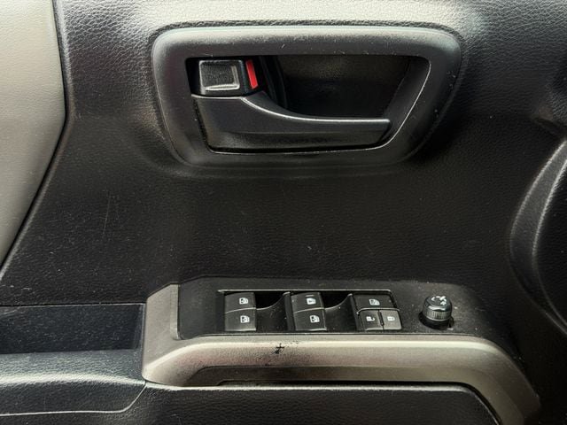 Used 2021 Toyota Tacoma SR5 RWD image 22