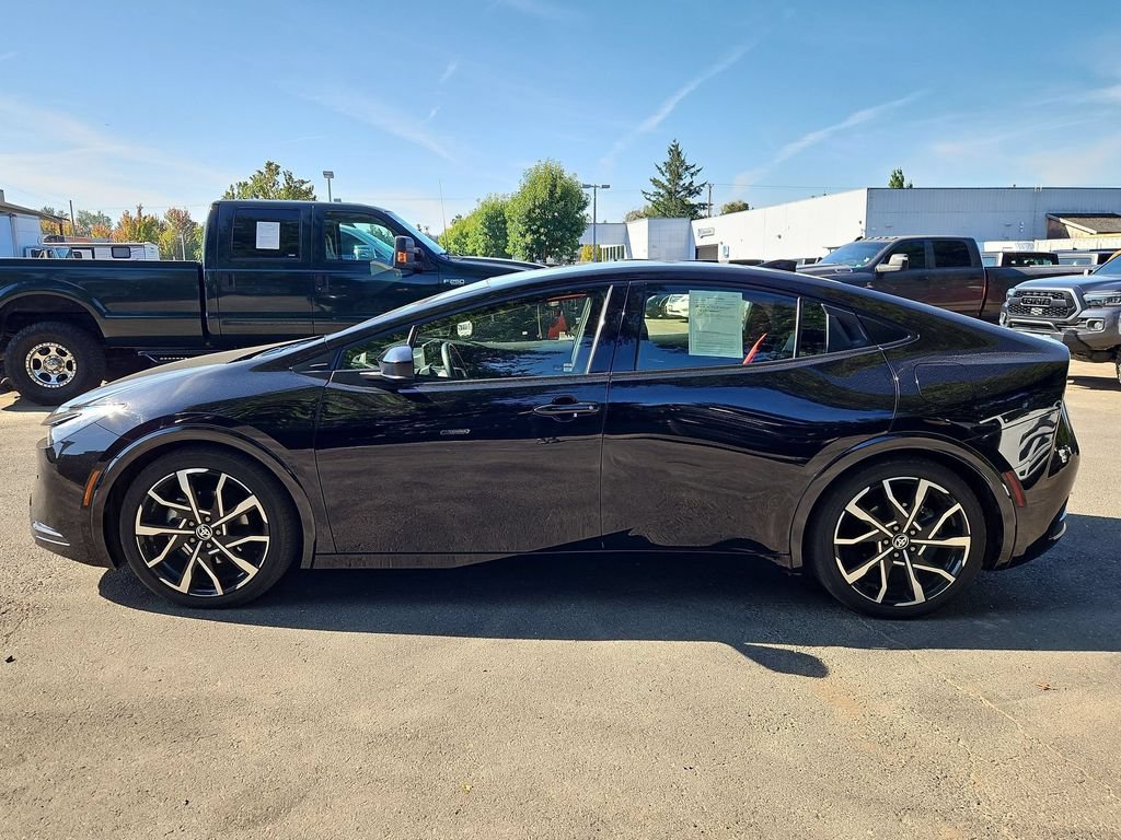Used 2024 Toyota Prius Prime FWD image 4