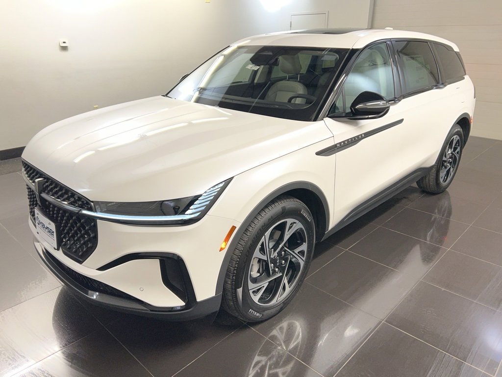 Used 2026 Lincoln Nautilus Premier w/ Equipment Group 102A image 3