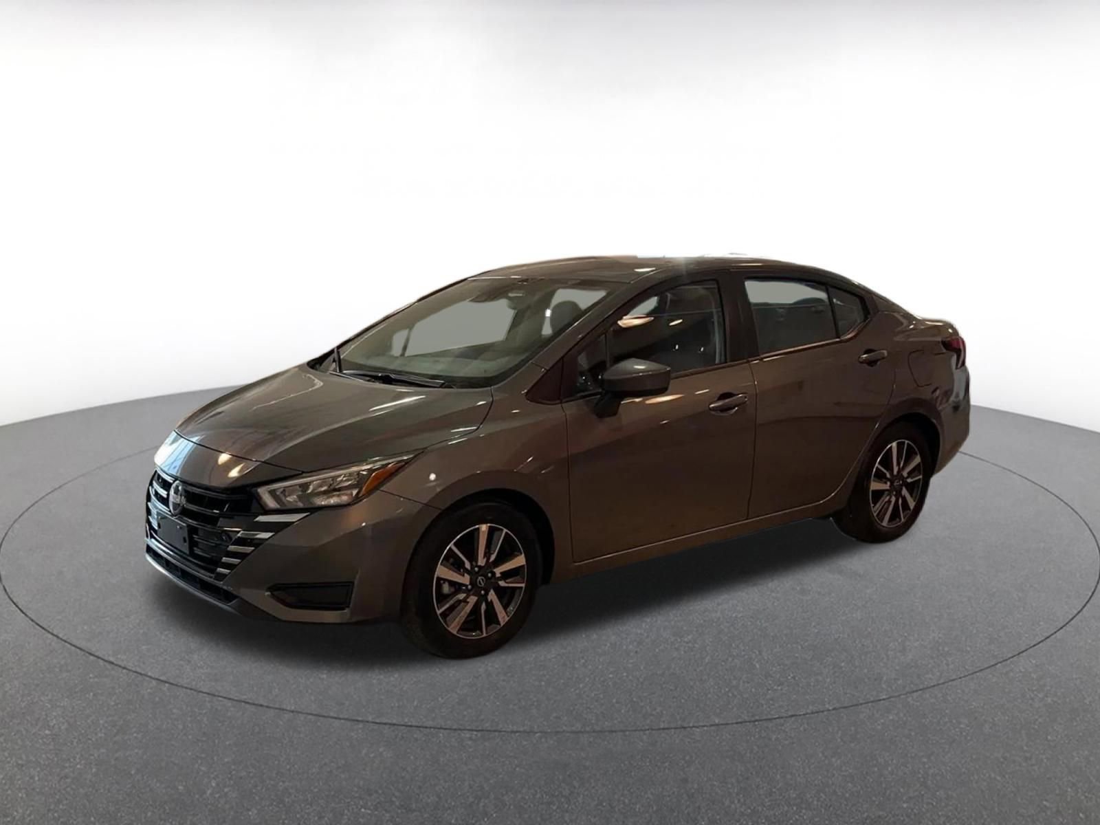 Used 2025 Nissan Versa SV image 8