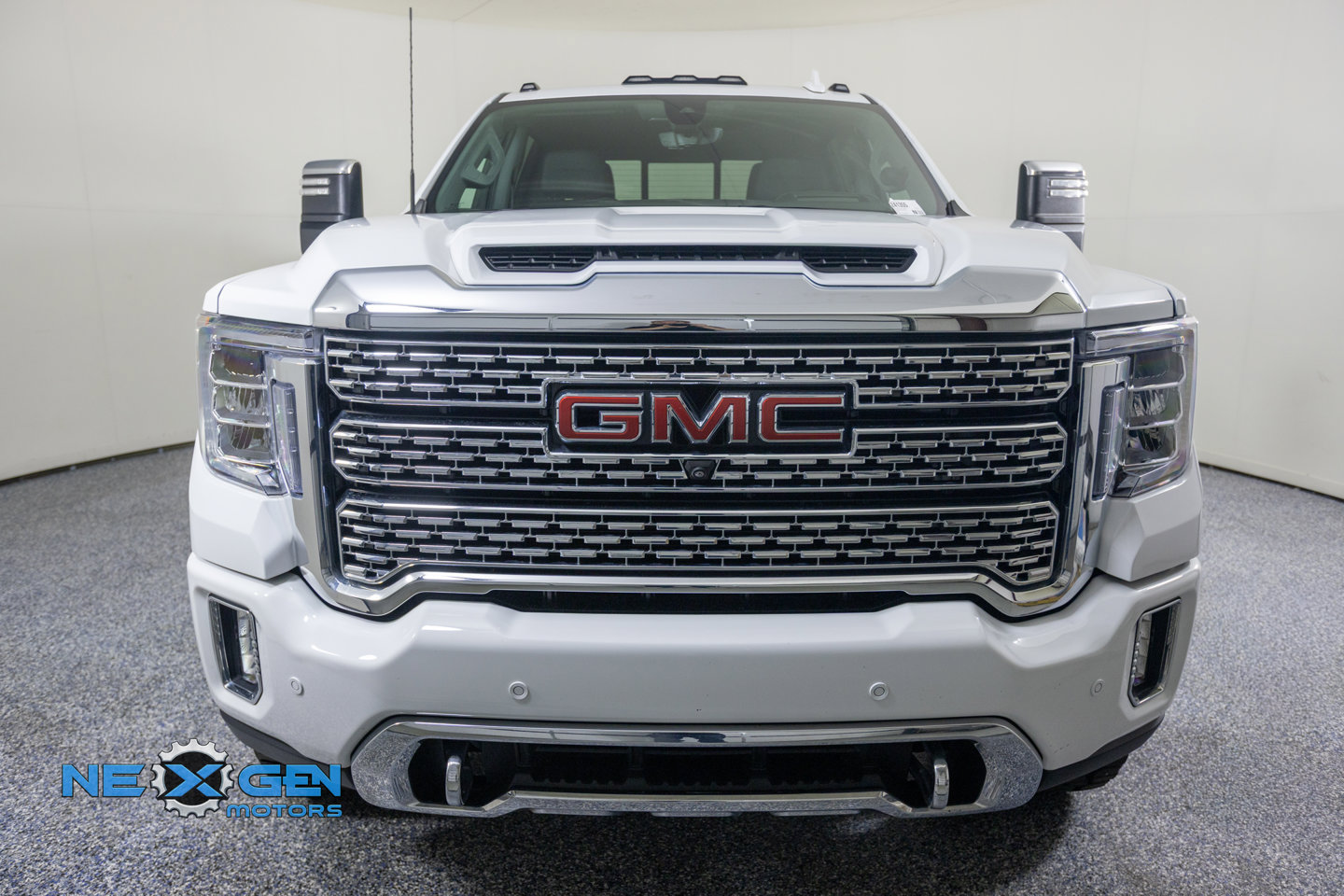 Used 2022 GMC Sierra 3500 Denali w/ Technology Package AWD/4WD image 3