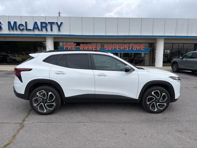 Used 2025 Chevrolet Trax RS w/ Driver Confidence Package FWD image 3