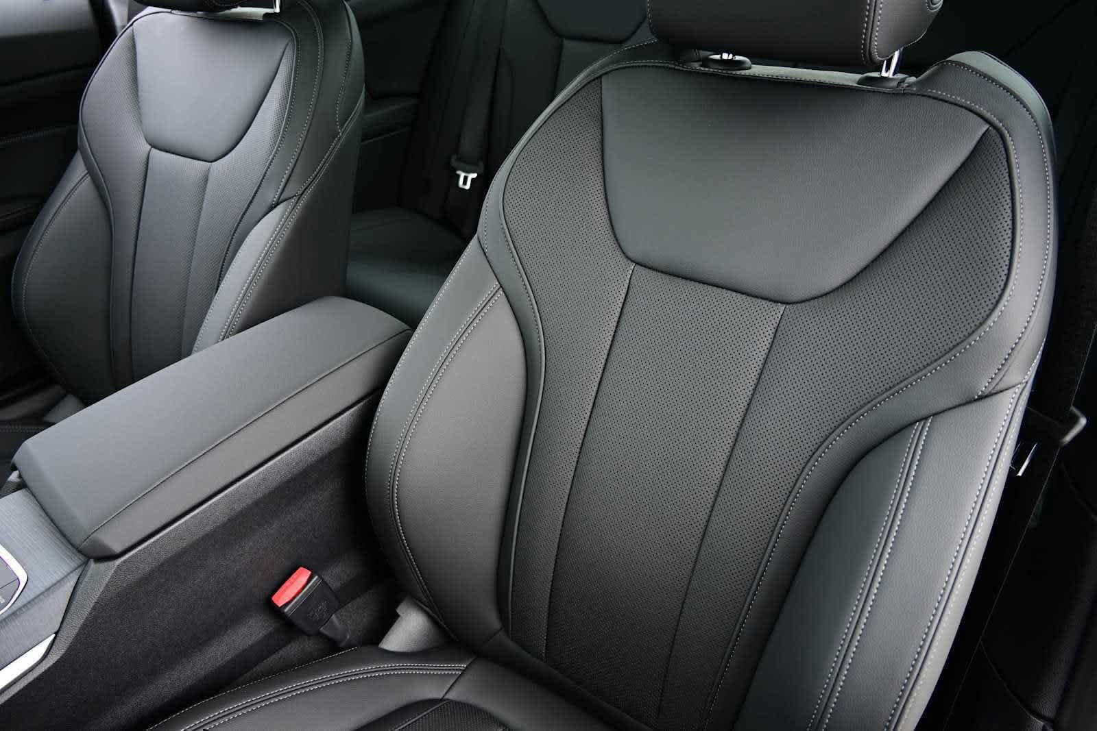 Used 2025 BMW 430i Coupe w/ M Sport Package RWD image 7