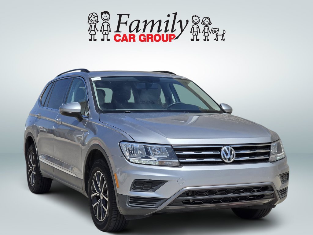Used 2020 Volkswagen Tiguan SE w/ Panoramic Sunroof Package FWD image 2