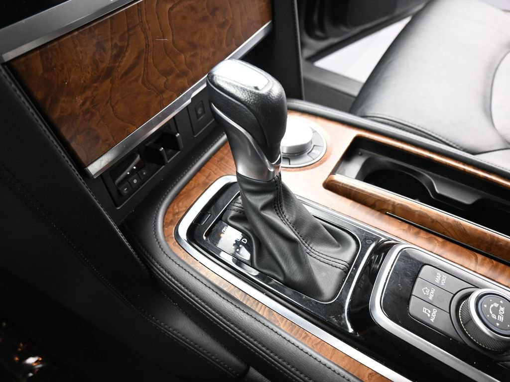 Used 2024 Nissan Armada SL image 18