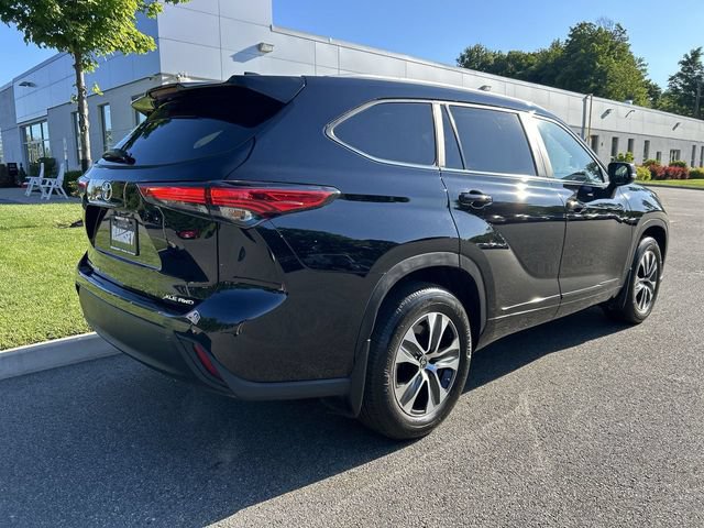 Used 2023 Toyota Highlander XLE AWD/4WD image 8