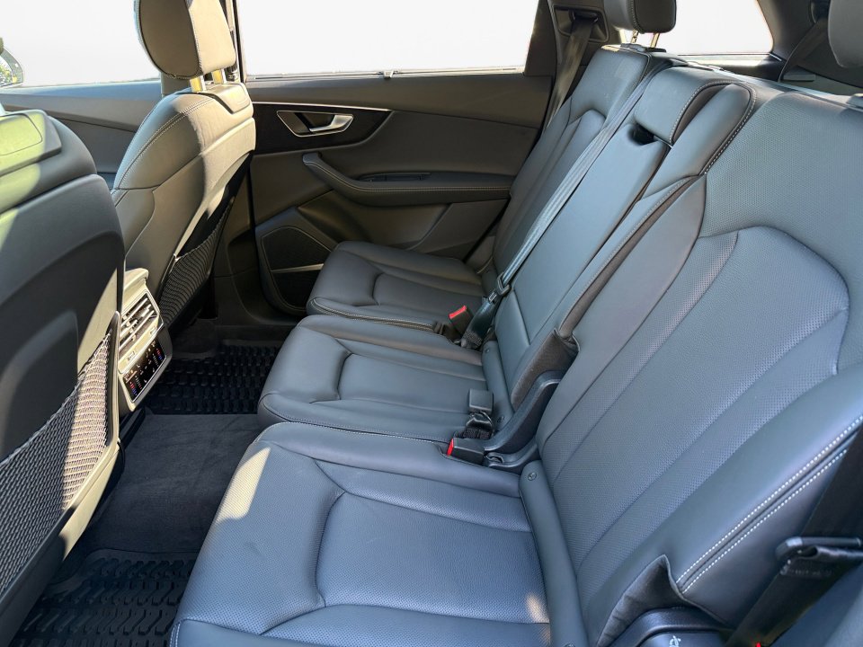 Used 2025 Audi Q7 3.0T Prestige image 13