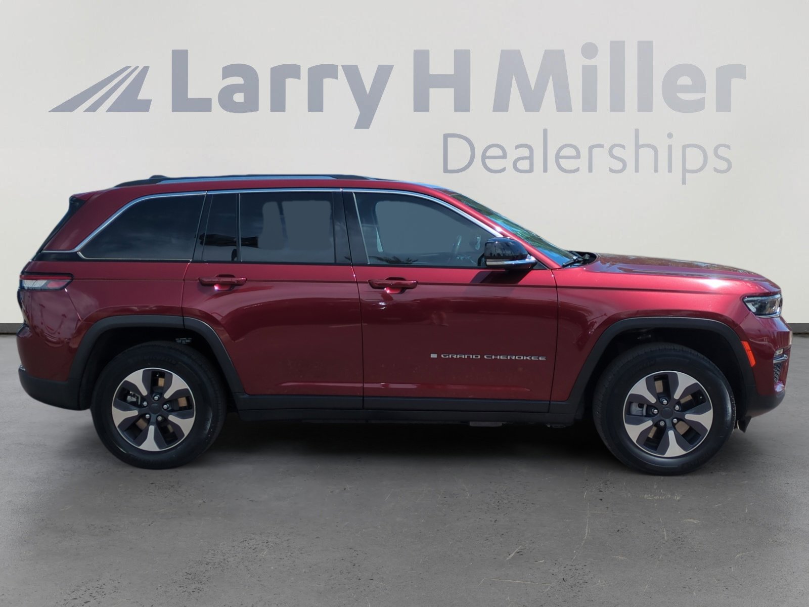 Used 2022 Jeep Grand Cherokee Limited 4xe image 6