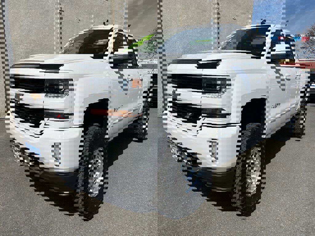 Used 2018 Chevrolet Silverado 1500 LT w/ All Star Edition image 3