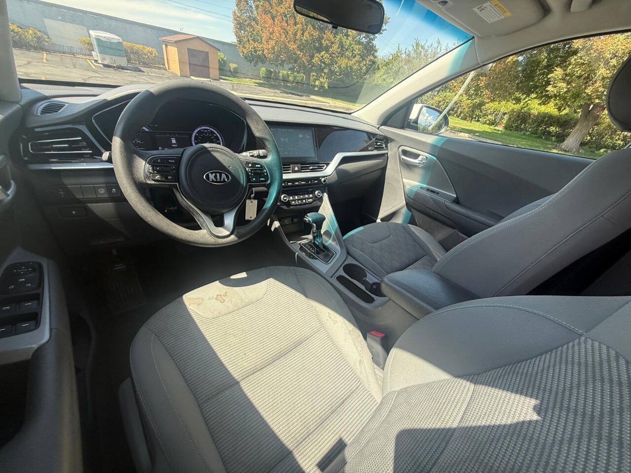 Used 2020 Kia Niro LX FWD image 9
