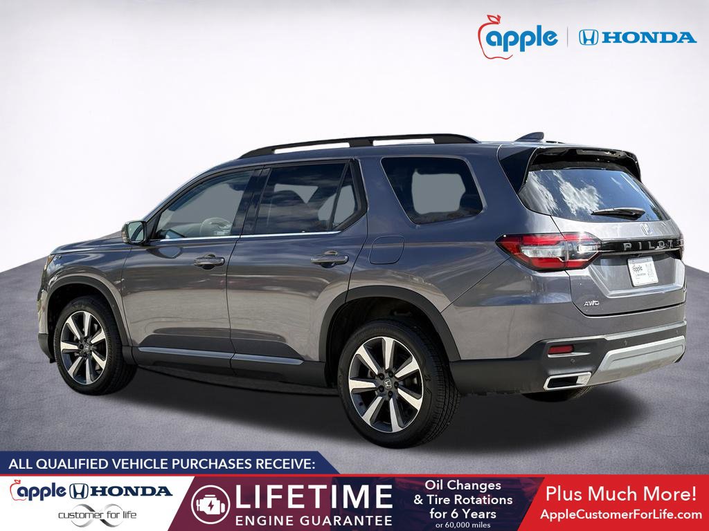 Used 2023 Honda Pilot Touring image 4