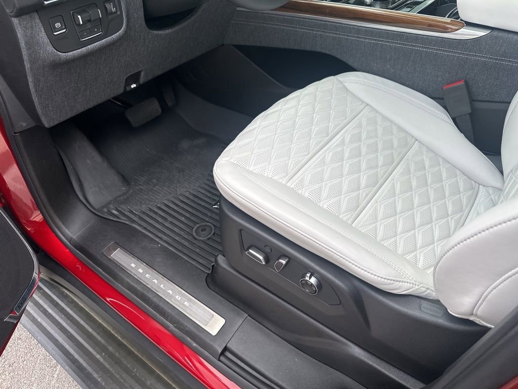New 2026 Cadillac Escalade ESV Platinum Luxury w/ LPO, Floor Liner Package AWD/4WD image 30