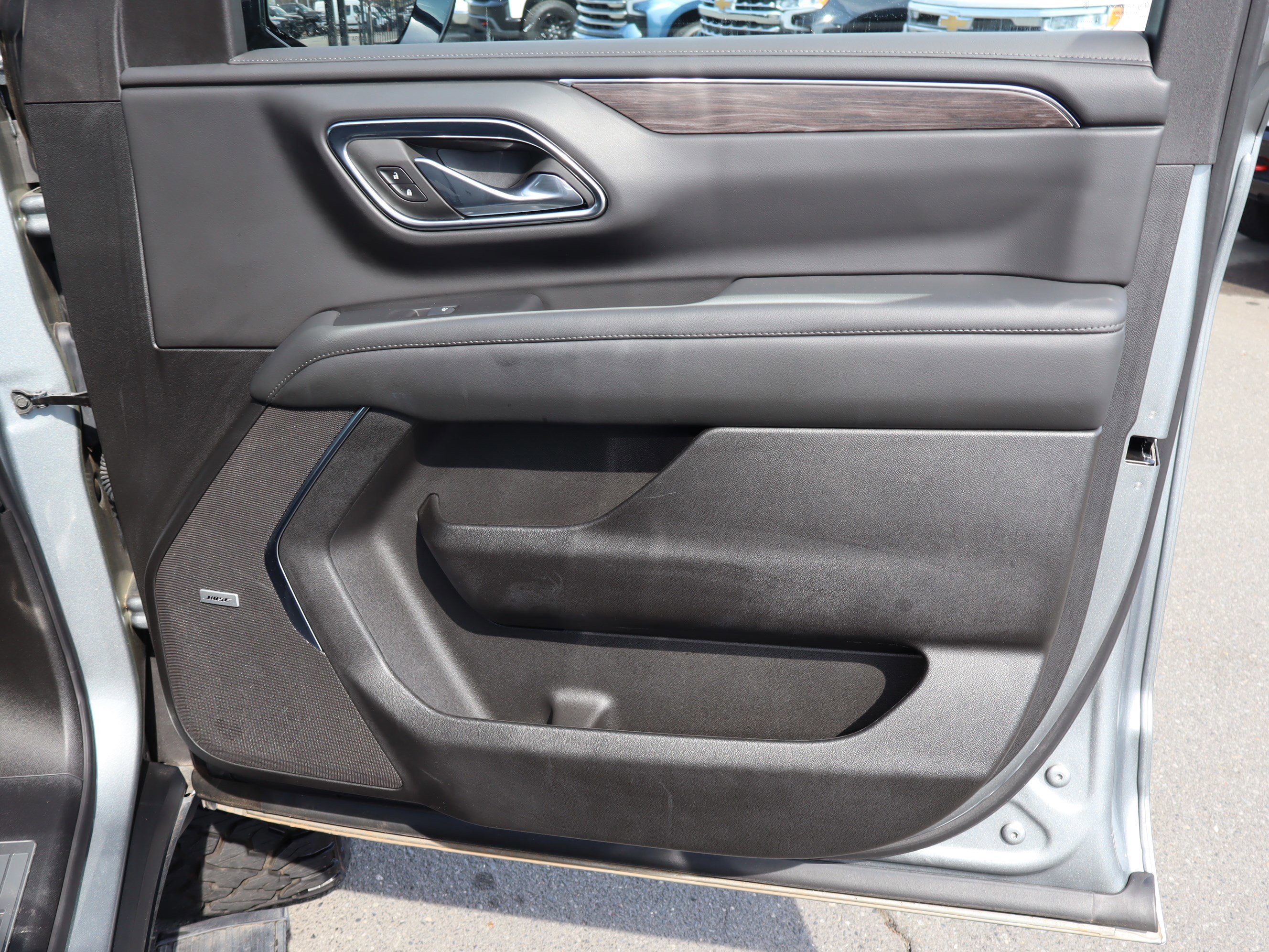 Used 2024 Chevrolet Suburban Z71 w/ Luxury Package image 39