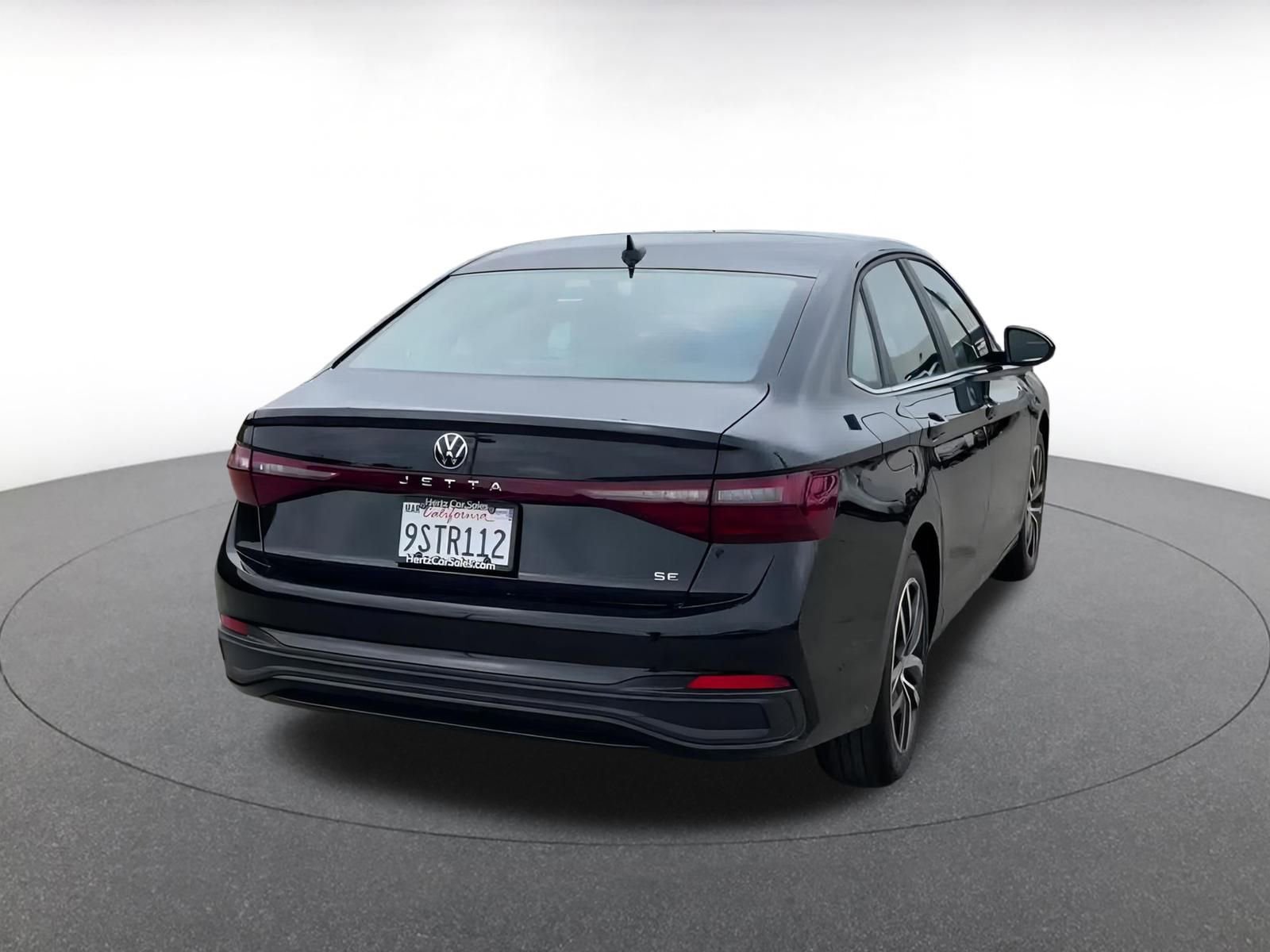 Used 2025 Volkswagen Jetta SE image 14