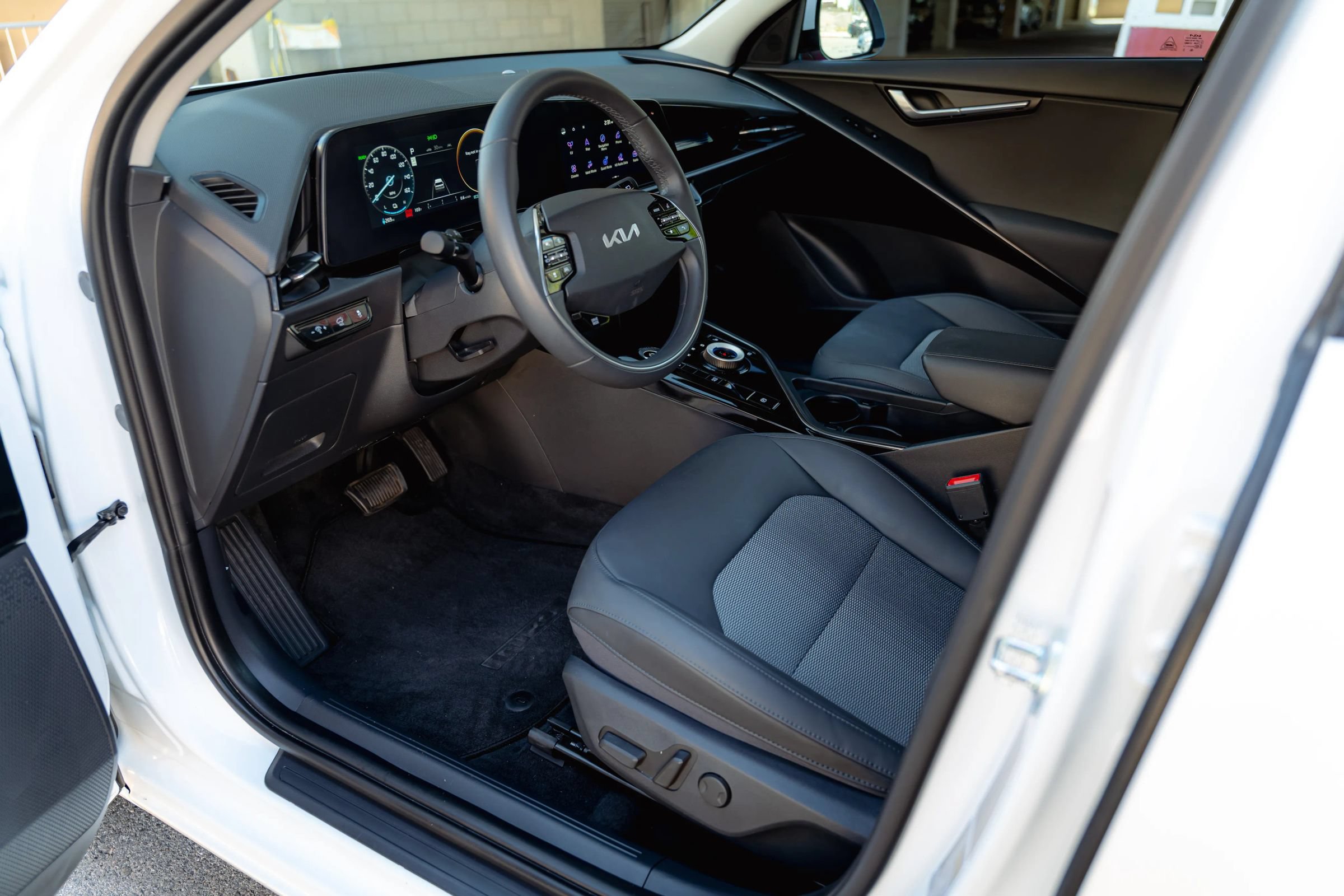 Used 2023 Kia Niro Wind FWD image 33