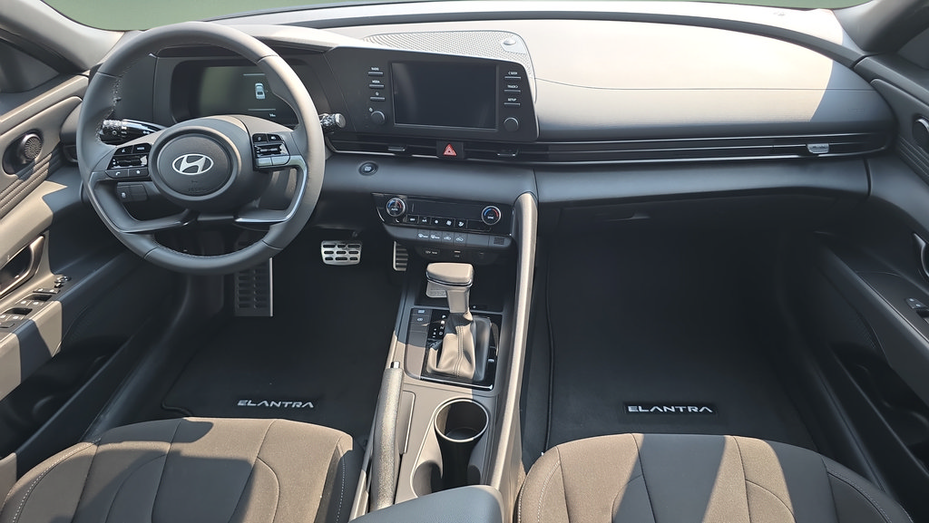New 2026 Hyundai Elantra Sport FWD image 11