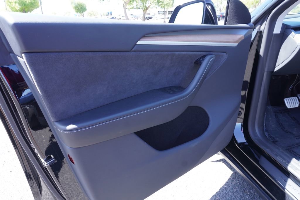 Used 2024 Tesla Model Y Performance AWD/4WD image 17