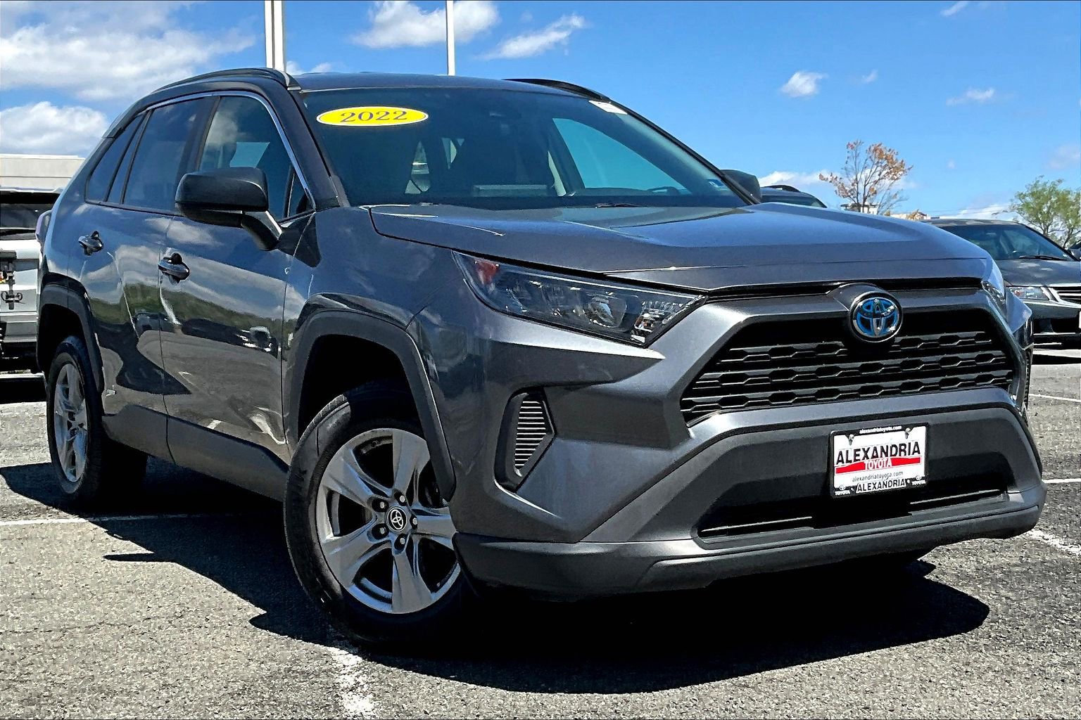 Used 2022 Toyota RAV4 LE image 2